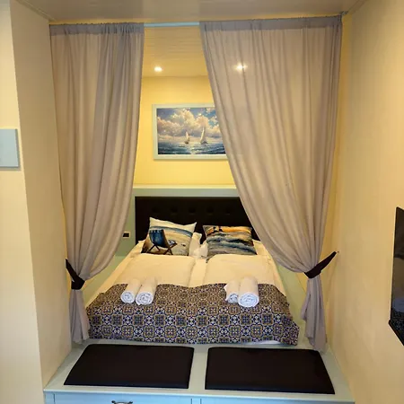 Casa Della Pizza - Parking Included *